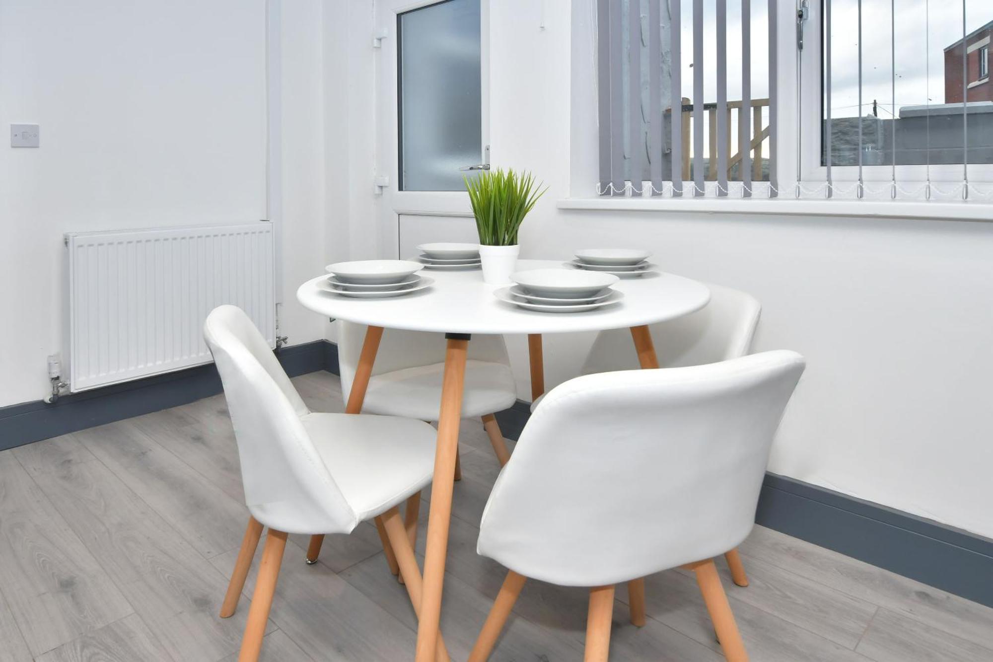 Townhouse @ 24 Brunswick Place Stoke Etruria ภายนอก รูปภาพ