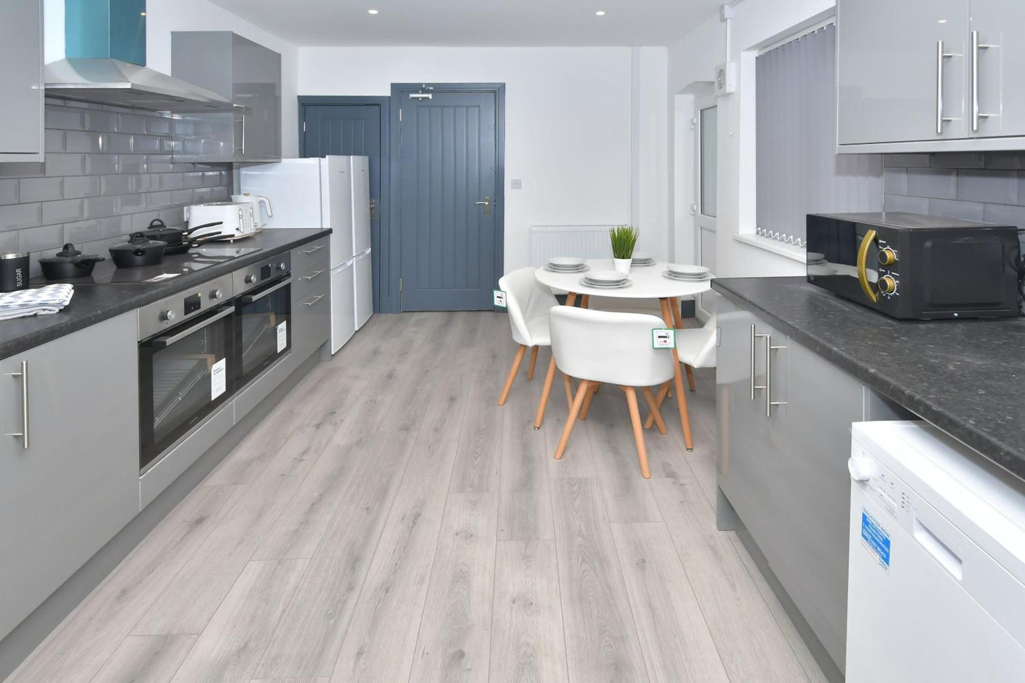 Townhouse @ 24 Brunswick Place Stoke Etruria ภายนอก รูปภาพ