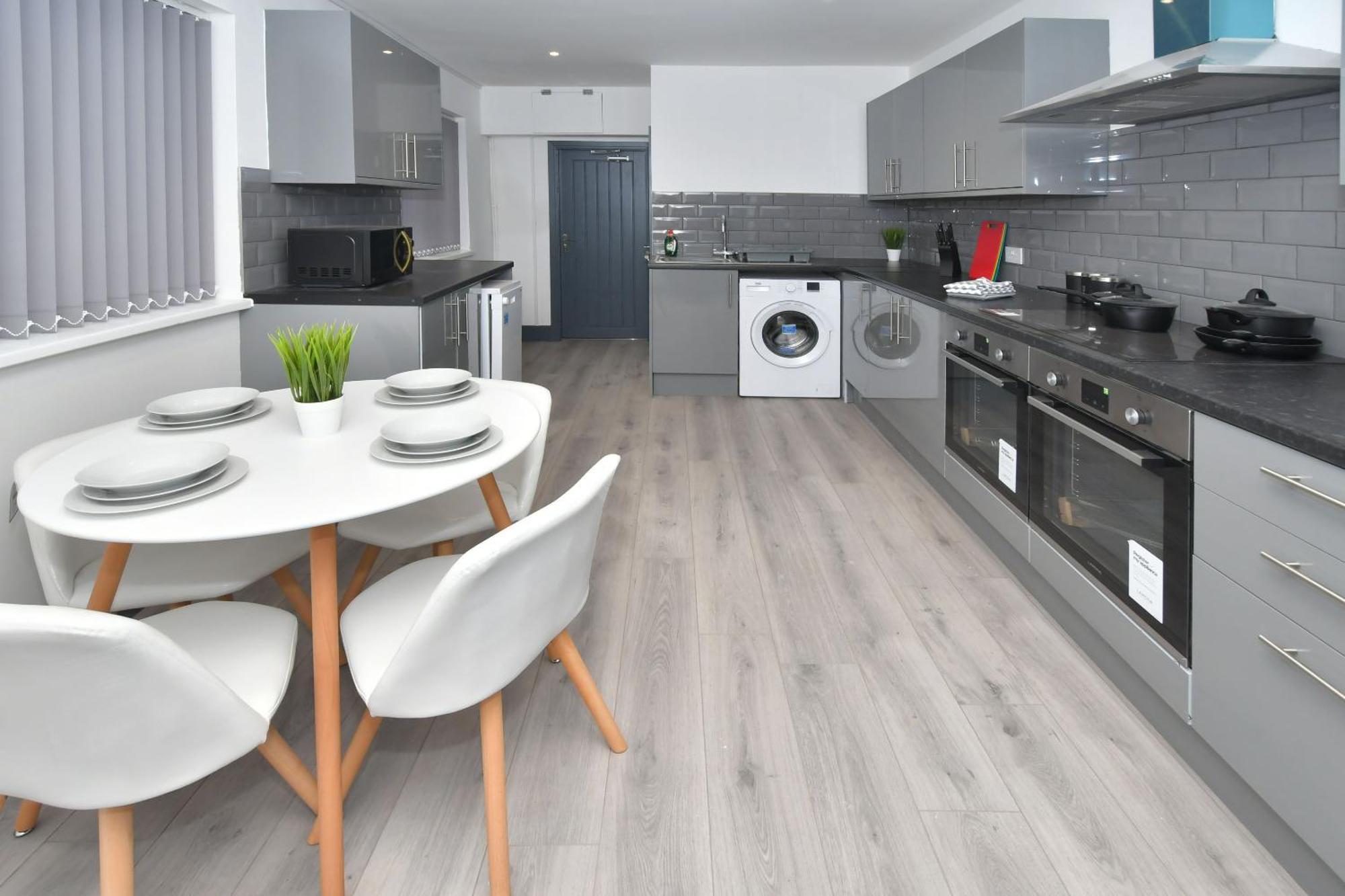 Townhouse @ 24 Brunswick Place Stoke Etruria ภายนอก รูปภาพ